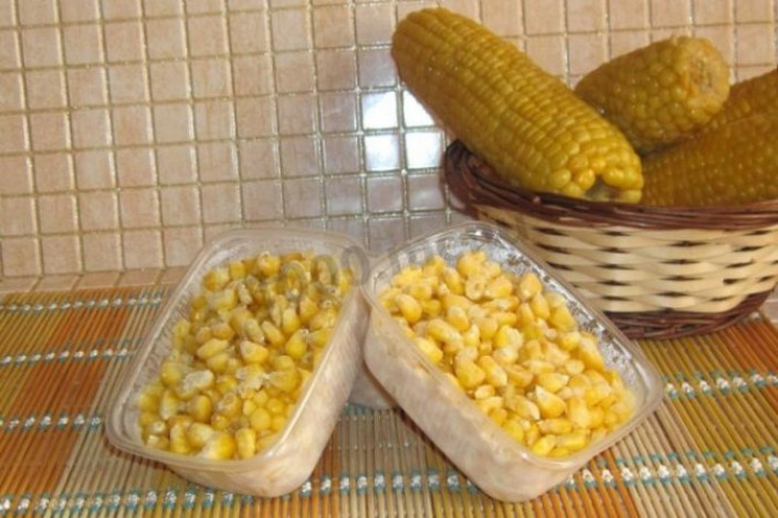 Как хранить свежую кукурузу в початках